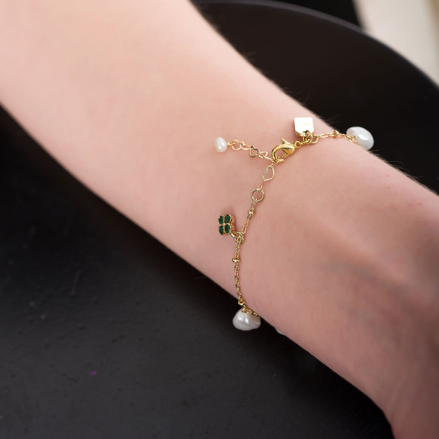 LYCKA – Pärlarmband med Fyrklöver och Symbolik