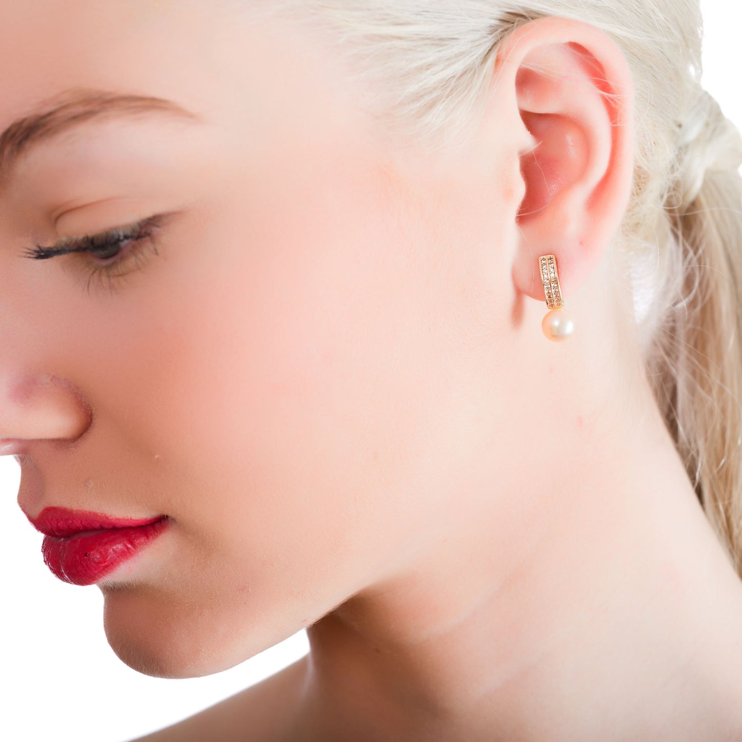 SKOGSDROPPE - Elegant pärlörhänge med gnistrande zirkoner