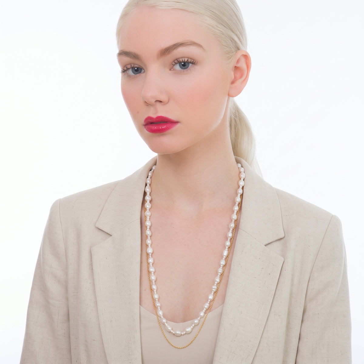 SJÖJUNGFRU – Timeless Pearl Necklace Inspired by the Sea
